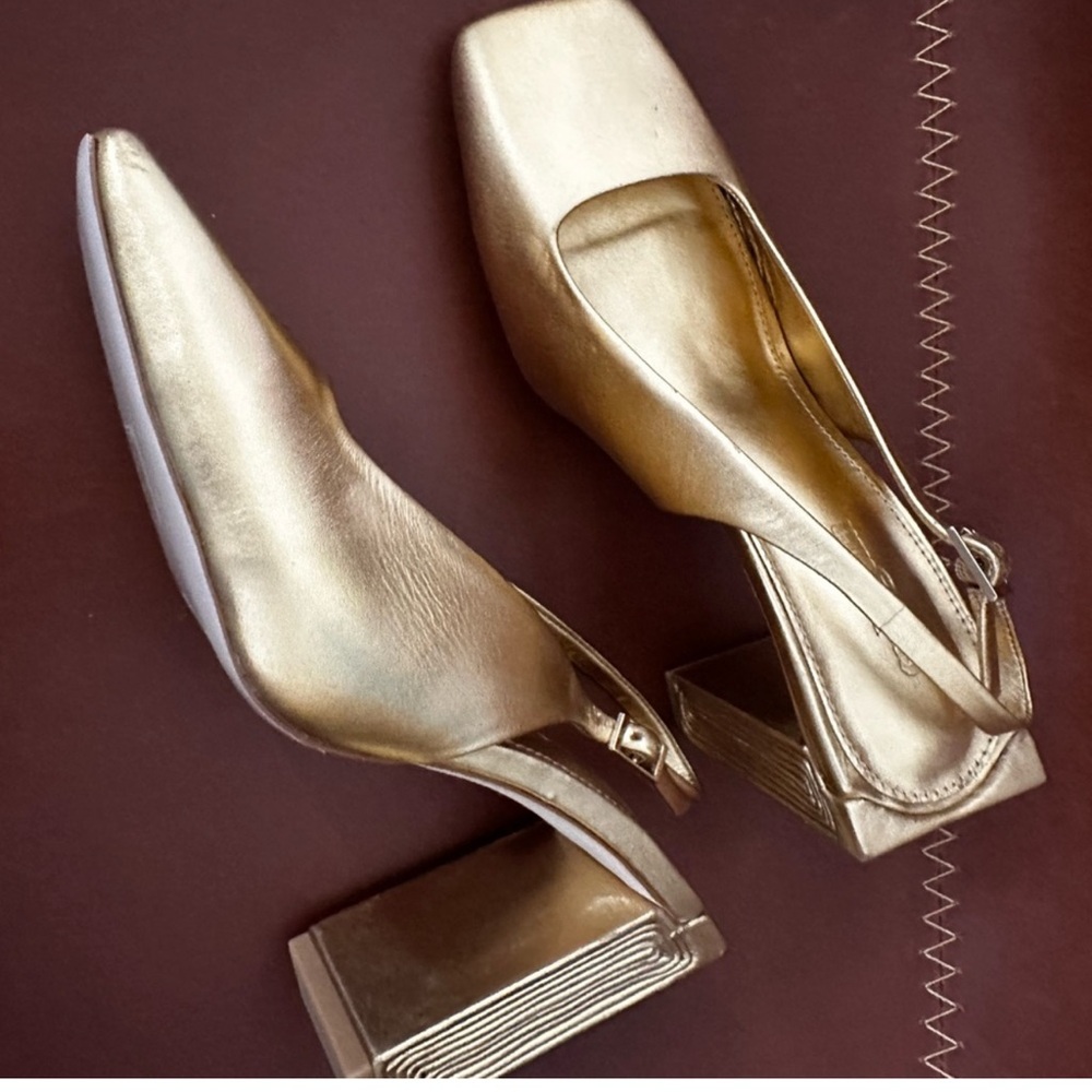 Golden heel cult Gaia